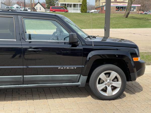 2012 Jeep Patriot Latitude 4WD - - by dealer - vehicle for sale in Aurora, IL – photo 8