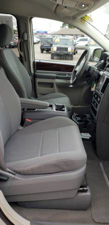 FAMILY TIME!! 2009 Chrysler Town & Country 4dr Wgn Touring for sale in Chesaning, MI – photo 9