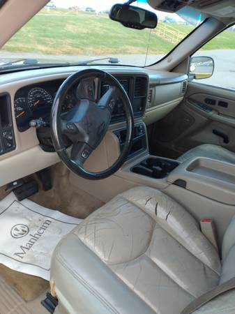 2005 chevy suburban z71 - cars & trucks - by dealer - vehicle... for sale in Statesville, NC – photo 4