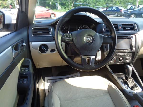 2013 VW Volkswagen Jetta SE Leather Roof Clean IPOD Tech Package -... for sale in Hampton Falls, NH – photo 7