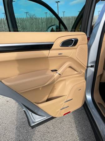 2017 Porsche Cayenne Base (Silver, Beige/Tan Leather) - cars &... for sale in Willowbrook, IL – photo 19