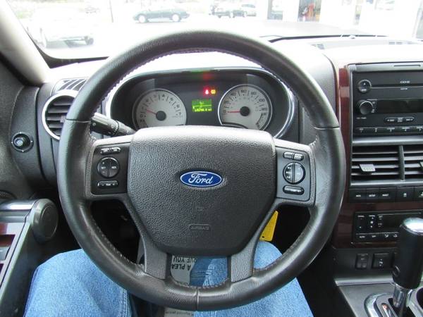 2006 Ford Explorer 4.0L Limited 4WD with Adaptive energy-absorbing... for sale in Grayslake, IL – photo 17