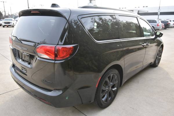 2019 CHRYSLER PACIFICA S1175 - - by dealer - vehicle for sale in Morton, IL – photo 11