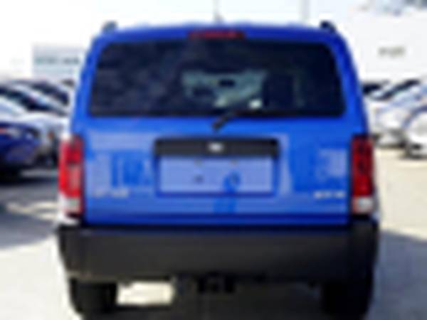 2008 Dodge Nitro 4WD 4dr SXT suv Blue - cars & trucks - by dealer -... for sale in Roseville, MI – photo 4