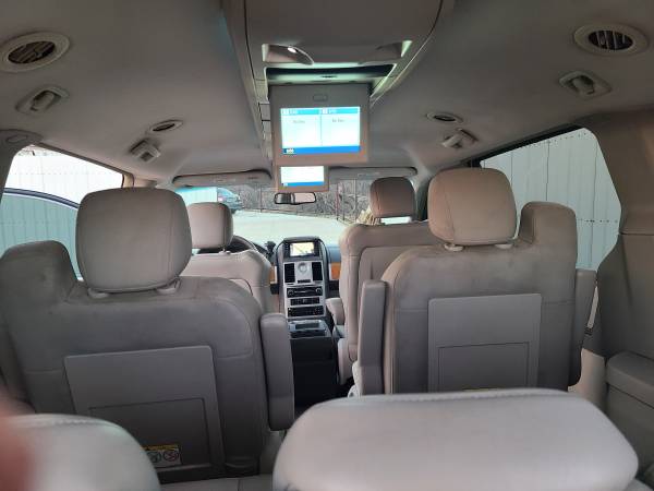 2008 Chrysler Town & County Limited - - by dealer for sale in Piedmont, OK – photo 8
