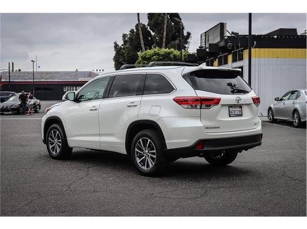 2018 toyota highlander xle - - by dealer - vehicle for sale in Santa Ana, CA – photo 2