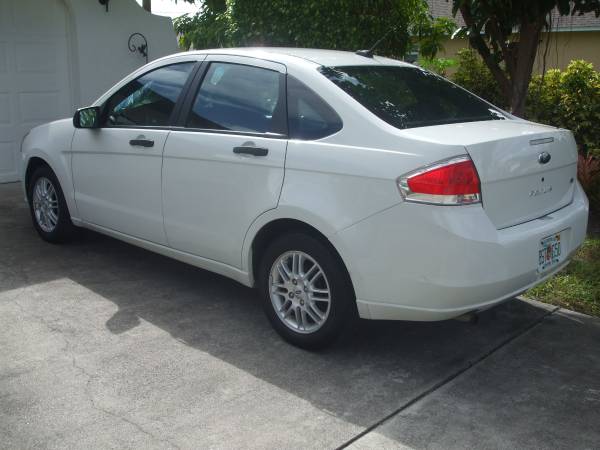 2009 Ford Focus - cars & trucks - by owner - vehicle automotive sale for sale in Cape Coral, FL – photo 2