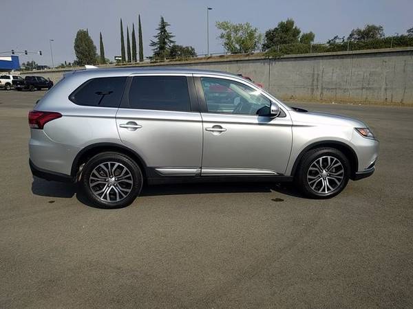 2018 Mitsubishi Outlander 4x4 4WD SUV - cars & trucks - by dealer -... for sale in Redding, CA – photo 9