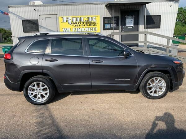 2015 Jeep Cherokee Latitude 4dr SUV - cars & trucks - by dealer -... for sale in Victoria, TX – photo 4