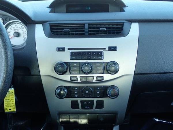 2009 Ford Focus sedan SE (Brilliant Silver Clearcoat for sale in Sterling Heights, MI – photo 14
