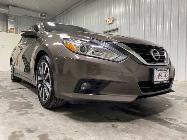 2017 Nissan Altima - Small Town & Family Owned! Excellent Financing... for sale in Wahoo, NE – photo 6
