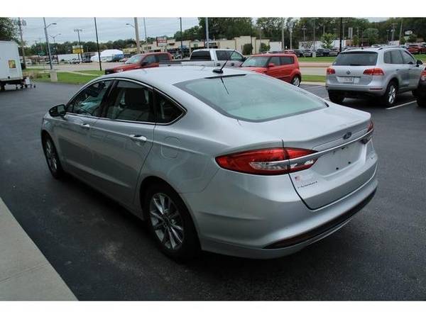 2017 Ford Fusion sedan SE - Ford Ingot Silver for sale in Green Bay, WI – photo 6