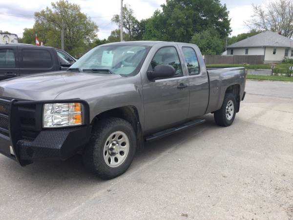2013 CHEVY SILVERADO EXT CAB (130, 000 MILES) - - by for sale in Lincoln, MO – photo 3