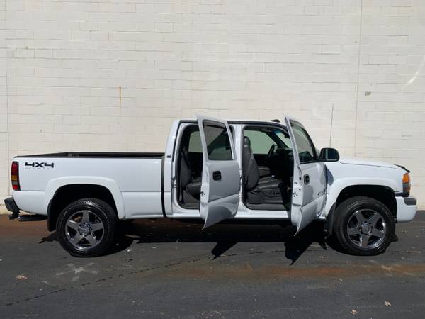 2006 GMC Sierra 2500HD Crew Cab 153 WB 4WD SLT - - by for sale in Toms River, NJ – photo 9