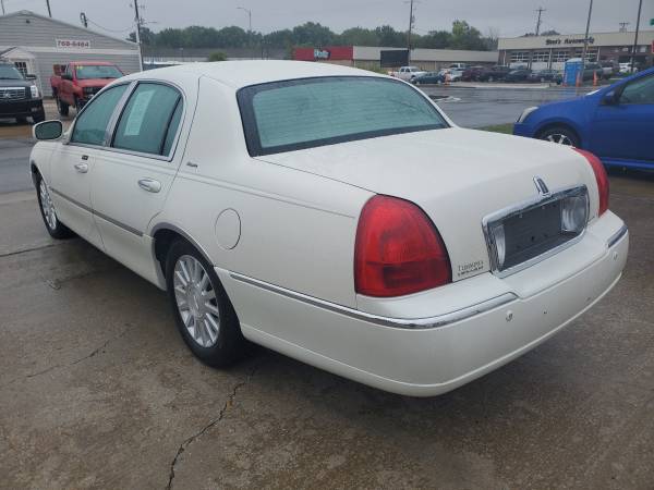 2004 Lincoln Town Car Ultimate - cars & trucks - by dealer - vehicle... for sale in Olathe, MO – photo 4