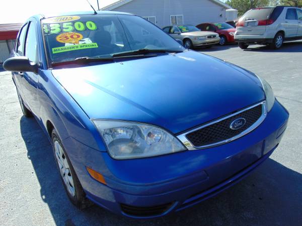 2005 FORD FOCUS ZX4 SE - - by dealer - vehicle for sale in CHURUBUSCO, IN, IN – photo 2