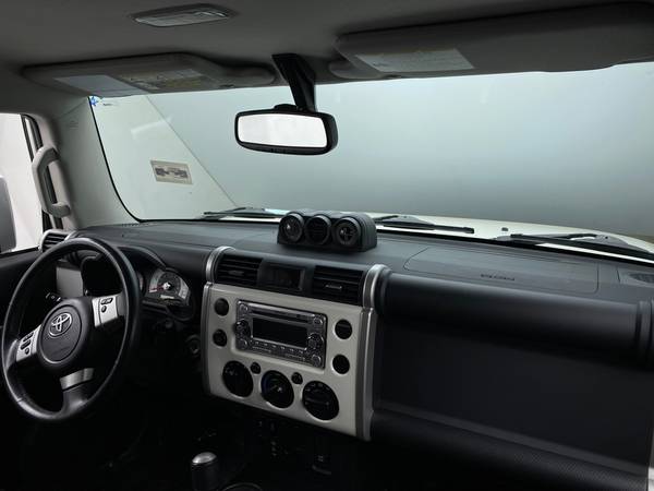 2014 Toyota FJ Cruiser Sport Utility 2D suv White - FINANCE ONLINE -... for sale in South El Monte, CA – photo 20