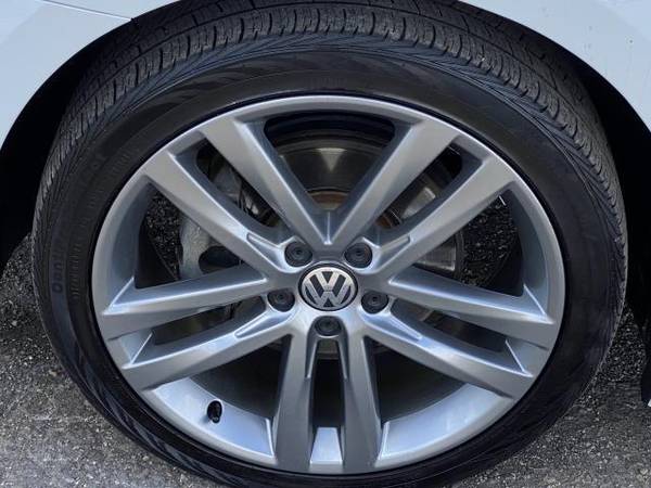 2018 Volkswagen Passat sedan R-Line Auto - Volkswagen Pure White for sale in Sterling Heights, MI – photo 7