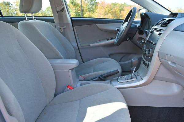 2013 *Toyota* *Corolla* *LE* - cars & trucks - by dealer - vehicle... for sale in Naugatuck, CT – photo 3