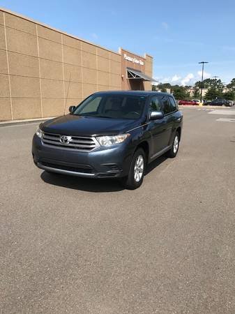 2012 Toyota Highlander SUV - cars & trucks - by owner - vehicle... for sale in Knoxville, TN – photo 2