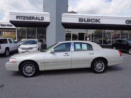 2006 Lincoln Town Car Designer Series - - by dealer for sale in Rockville, District Of Columbia – photo 2
