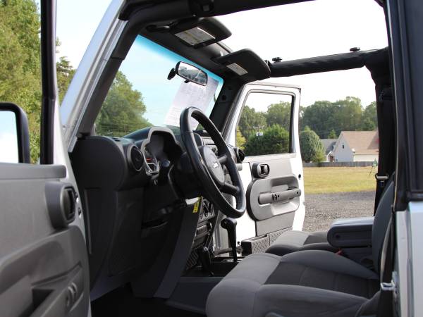 TAKE A L👀K AT THIS BONESTOCK 2010 JEEP WRANGLER SPORT 4X4 2D SOFT TOP for sale in Kernersville, WV – photo 8