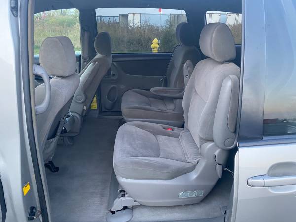 2004 Toyota Sienna CLEAN - cars & trucks - by owner - vehicle... for sale in Lake Bluff, IL – photo 13