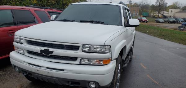 04 CHEVY TAHOE Z-71 4WD - 3RD ROW, LEATHER, ROOF, DVD, CLEAN/ SHARP!... for sale in Miamisburg, OH – photo 5