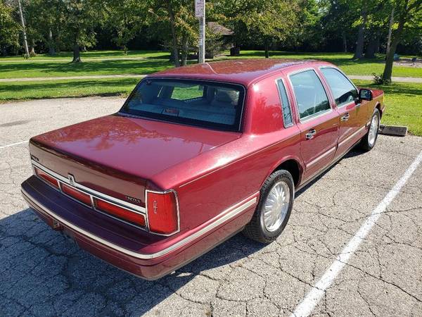 1997 LICOLN TOWN-CAR LOADED RUNS $ DRIVES GREAT for sale in Kenosha, WI – photo 7