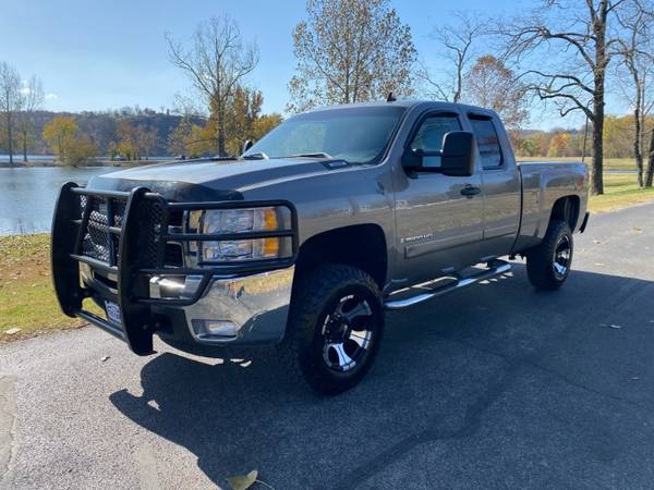 2008 Chevrolet Silverado 2500HD LIKE NEW! - cars & trucks - by... for sale in Forsyth, IA – photo 3
