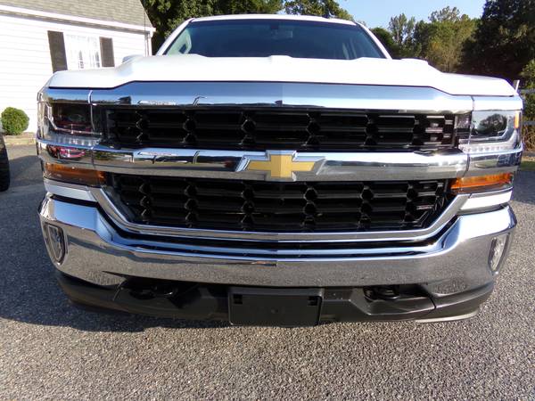 IMMACULATE 2017 Chevrolet Silverado Crew Cab 4X4 for sale in Hayes, NC – photo 9