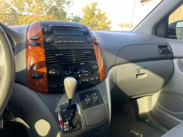 2010 Toyota Sienna XLE Entertainment 1-Owner Captain Chairs All Power for sale in Jeffersonville, KY – photo 13