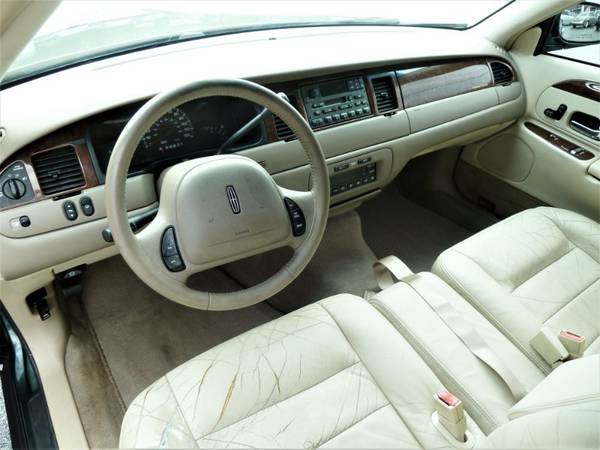 2002 Lincoln Town Car Executive - - by dealer for sale in Louisville, KY – photo 7