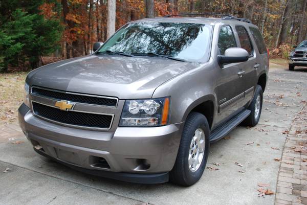 2012 Chevrolet Tahoe, 37k miles, 4WD, Gray - cars & trucks - by... for sale in Morrisville, VA – photo 2