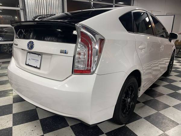 2015 Toyota Prius - CLEAN TITLE & CARFAX SERVICE HISTORY! - cars &... for sale in Milwaukie, OR – photo 3