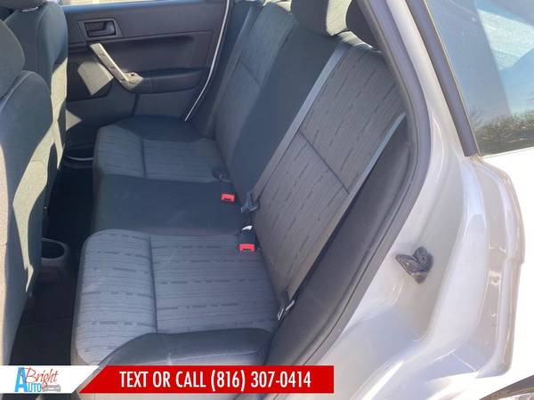2010 FORD FOCUS SE - cars & trucks - by dealer - vehicle automotive... for sale in BLUE SPRINGS, MO – photo 18