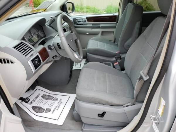 2010 Chrysler Town & Country Touring for sale in Green Bay, WI – photo 17
