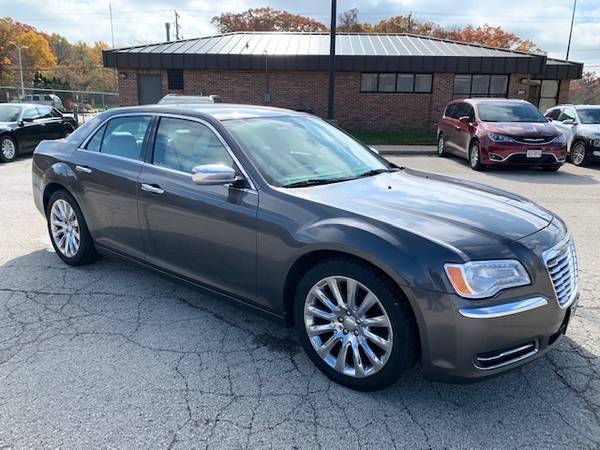 2014 Chrysler 300 Sedan - cars & trucks - by owner - vehicle... for sale in milwaukee, WI – photo 8