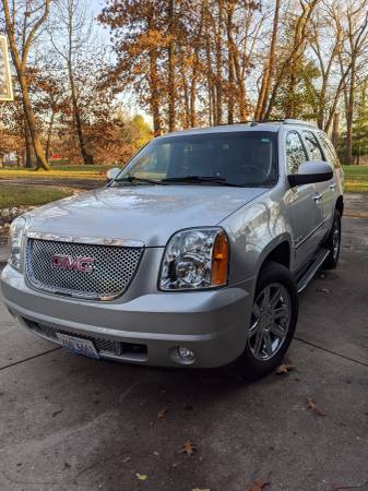 2011 GMC Yukon Denali - cars & trucks - by owner - vehicle... for sale in Mapleton, IL – photo 2