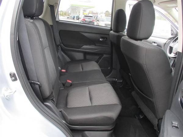 2014 Mitsubishi Outlander SE S-AWC - - by dealer for sale in Somersworth , NH – photo 13