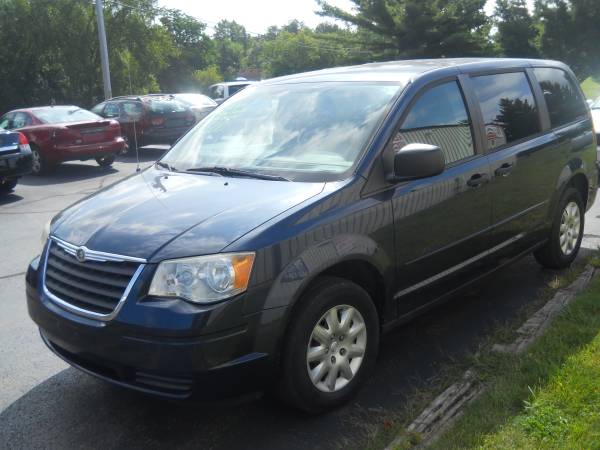 2008 Chrysler town & Country LX Mini Van for sale in Hortonville, WI – photo 3
