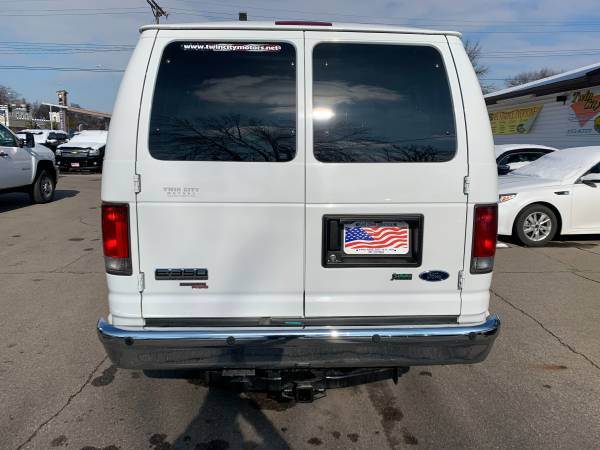 ★★★ 2012 Ford E-350 XLT / 15 Passenger Van / Like NEW ★★★ - cars &... for sale in Grand Forks, ND – photo 7