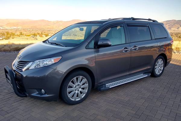 ***2012 TOYOTA SIENNA XLE AWD - LOW MILEAGE*** - cars & trucks - by... for sale in Reno, NV – photo 3