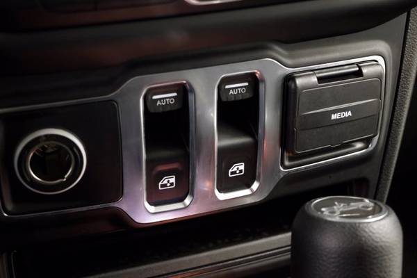 SPORTY Black WRANGLER 2019 Jeep Sport S 4X4 4WD SUV HEATED SEATS for sale in clinton, OK – photo 13