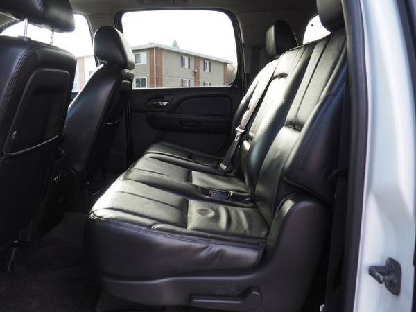 2012 Chevrolet Suburban LT 4X4 Leather Moonroof DVD Super Nice -... for sale in West Warwick, MA – photo 9