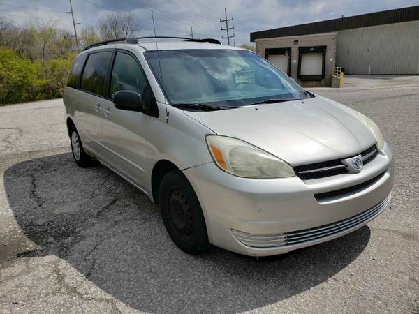 2004 Toyota Sienna LE for sale in Fort Wayne, IN – photo 4