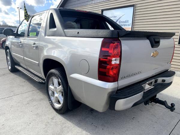 2007 Chevrolet Avalanche 4WD Crew Cab 130" LT w/1LT - cars & trucks... for sale in Chesaning, MI – photo 6