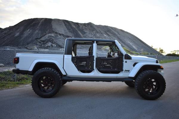 2021 Jeep Gladiator Sport S 4x4 4dr Crew Cab 5.0 ft. SB Pickup Truck... for sale in Miami, OR – photo 11