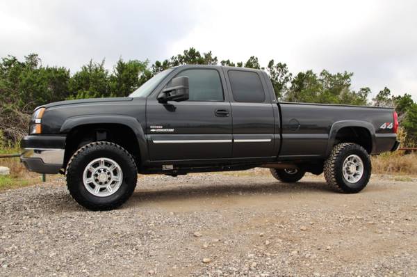 CRAZY CLEAN!! 2003 CHEVY SILVERADO 2500HD 4X4 - DURAMAX - LOW MILES!! for sale in Liberty Hill, TX – photo 2