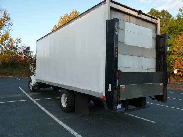 2002 International 4700 AUTO 24' Box Truck 7.3L PowerStroke Liftgate... for sale in Duluth, GA – photo 6
